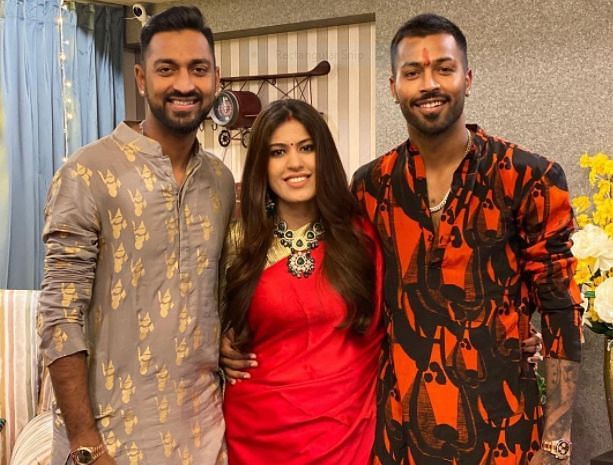 Hardik Pandya with his brother and his wife.