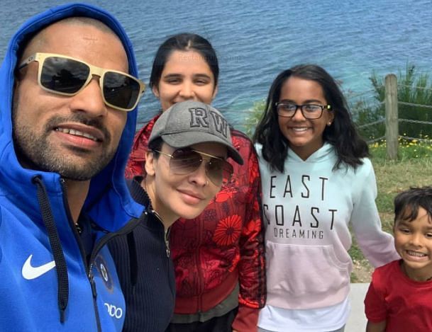 Shikhar Dhawan with his wife and his kids