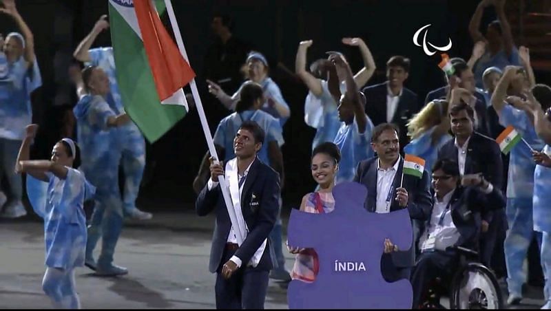 Devendra Jhajharia carrying India&#039;s flag at the opening ceremony of the 2016 Rio Paralympics. (Credits: Devendra Jhajharia Twitter)