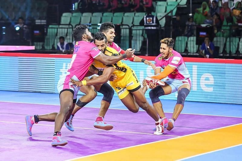 Sandeep Dhull with his trademark ankle hold (Image - PKL)