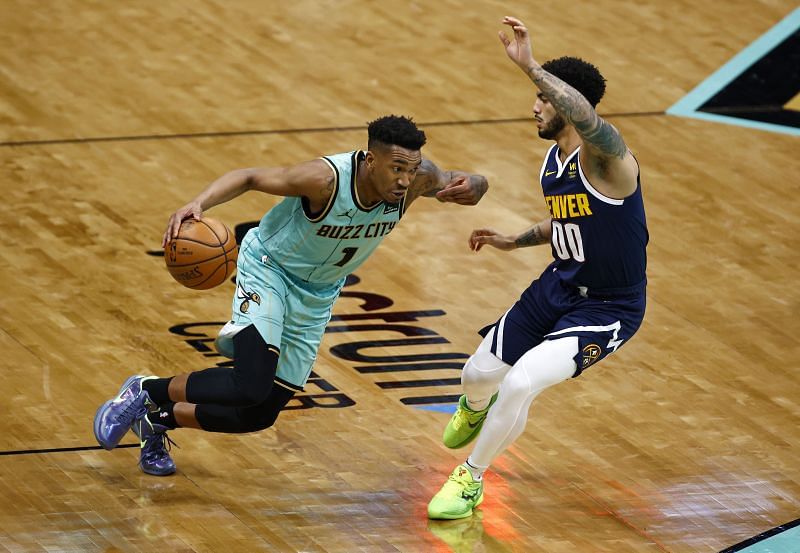 Malik Monk #1 drives to the basket against Markus Howard #00.