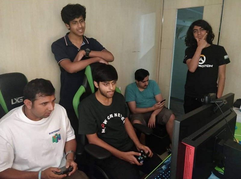 One of many of qwertz&#039;s and Smash India&#039;s offline meets at LXG in Bengaluru (Image via Smash India)
