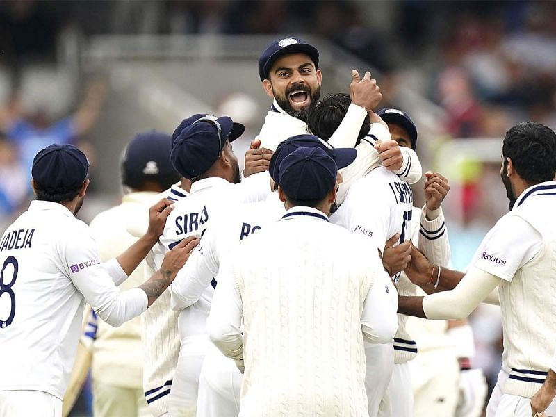 मैच जीतने के बाद जश्न मनाती हुयी भारतीय टीम