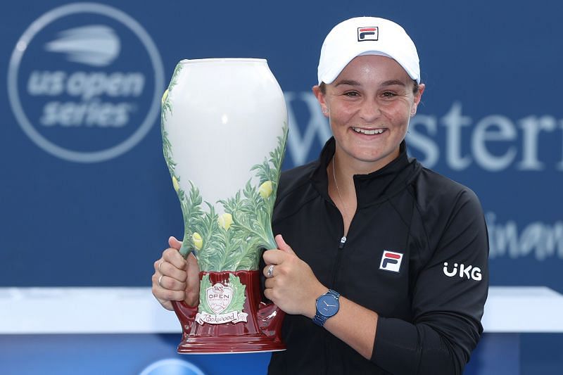 Ashleigh Barty with the Western &amp; Southern Open trophy at Cincinnati