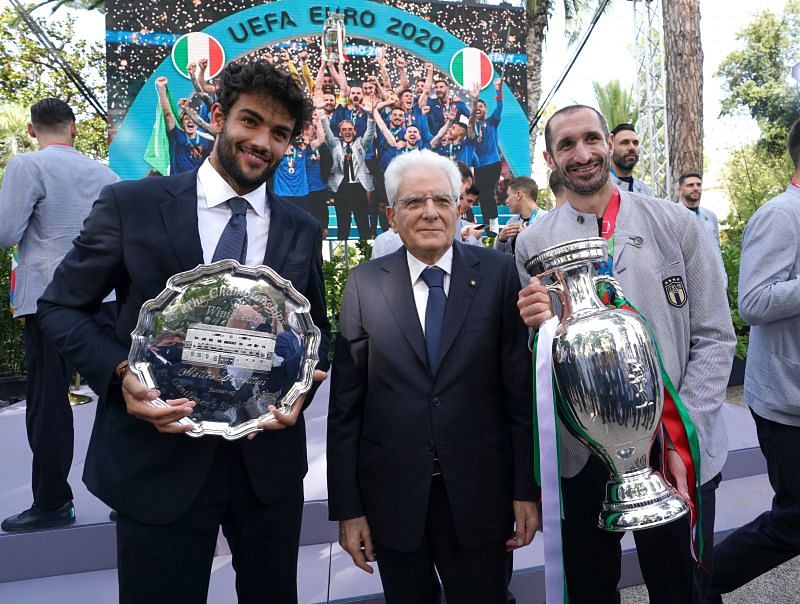 Matteo Berrettini with his Wimbledon runner-up trophy, and Giorgio Chiellini (far right)