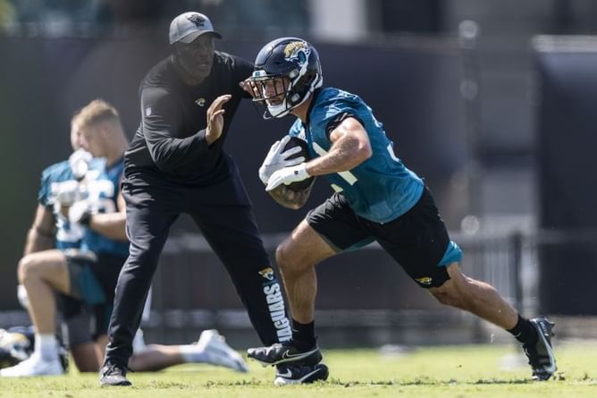 NFL Rumors: Will Urban Meyer's 1v1 drills work out? Jaguars players go head-to-head to determine roster spots
