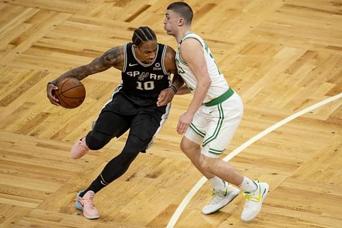 DeMar DeRozan drives with the ball during the San Antonio Spurs's game against the Boston Celtics