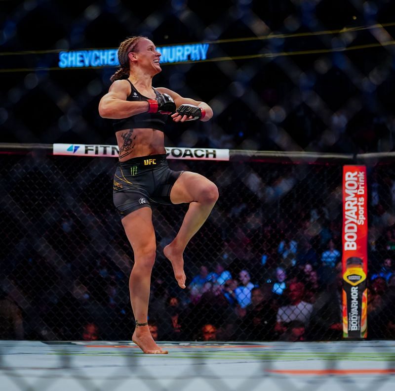 How many languages does Valentina Shevchenko speak?