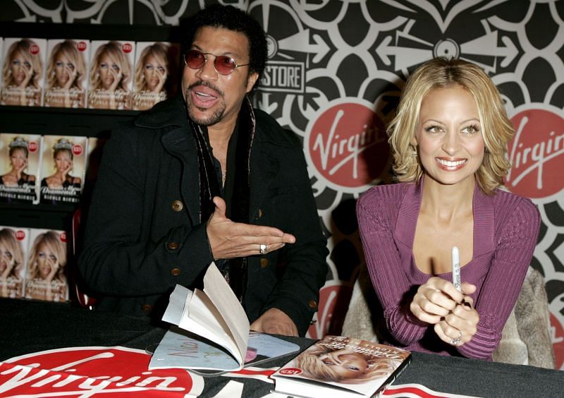 Lionel Richie and Nicole Richie at Virgin Megastore in New York City (Image via Getty Images)