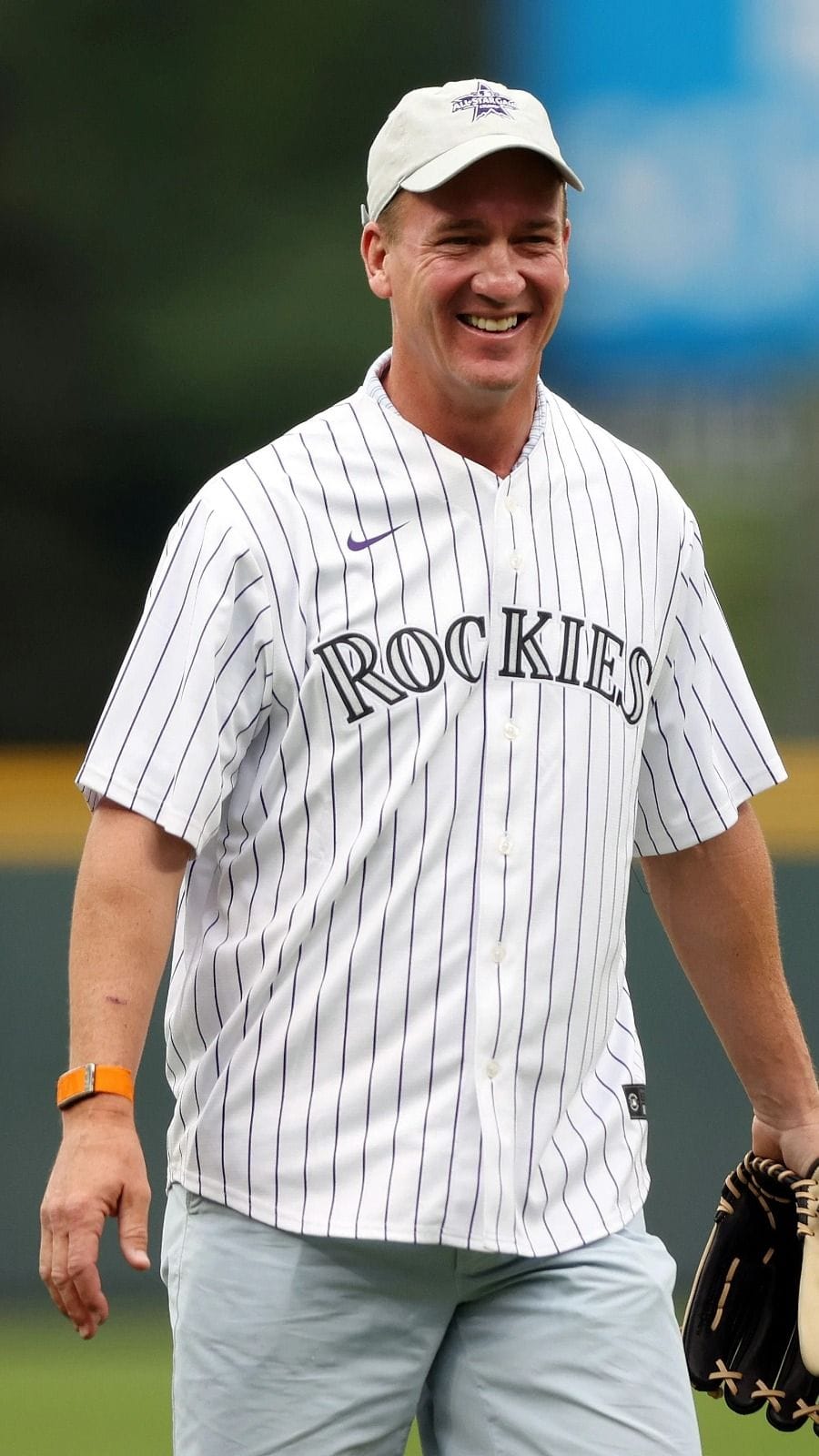 Nfl Rumors Peyton Manning Tipped To Beat Jeff Bezos Jay Z For Broncos Ownership