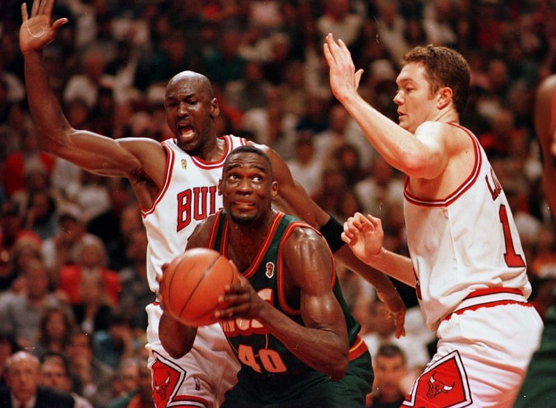 Seattle Supersonics&#039; Shawn Kemp works to the basket between Chicago Bulls&#039; Michael Jordan and Luc Longley.