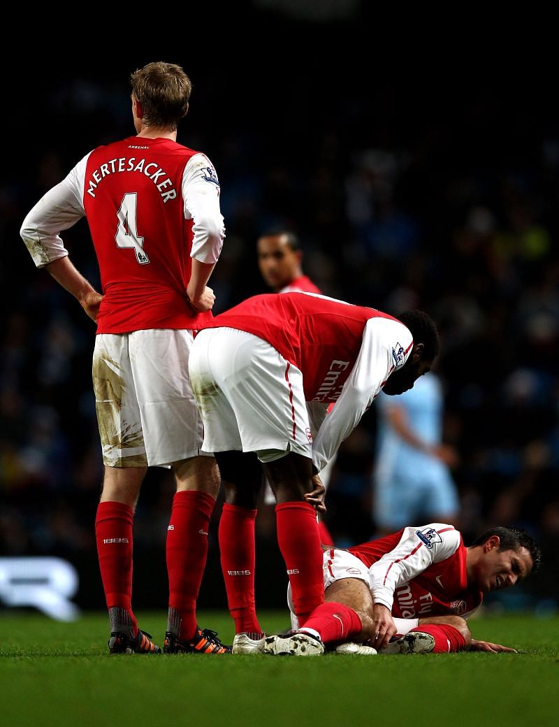 Van Persie injured in a match against City