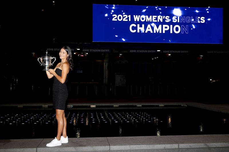Emma Raducanu poses with her 2021 US Open title