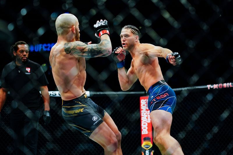 UFC 266: Volkanovski goes to war with Ortega