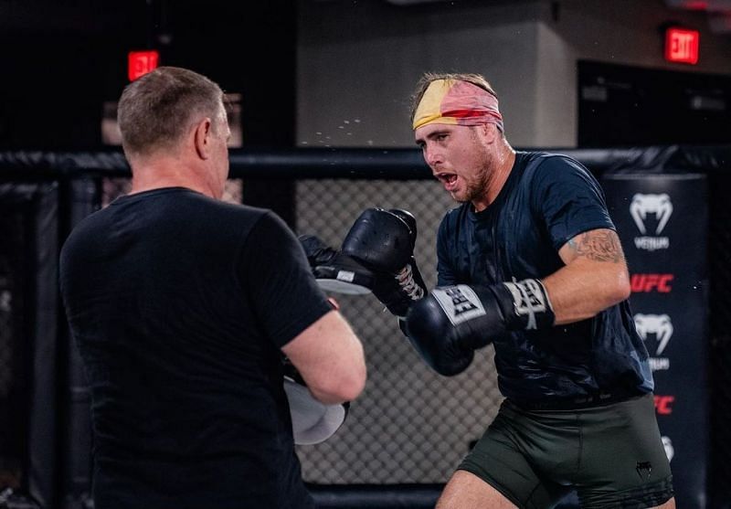 Darren Till training in a gym | Image via Instagram @darrentill2