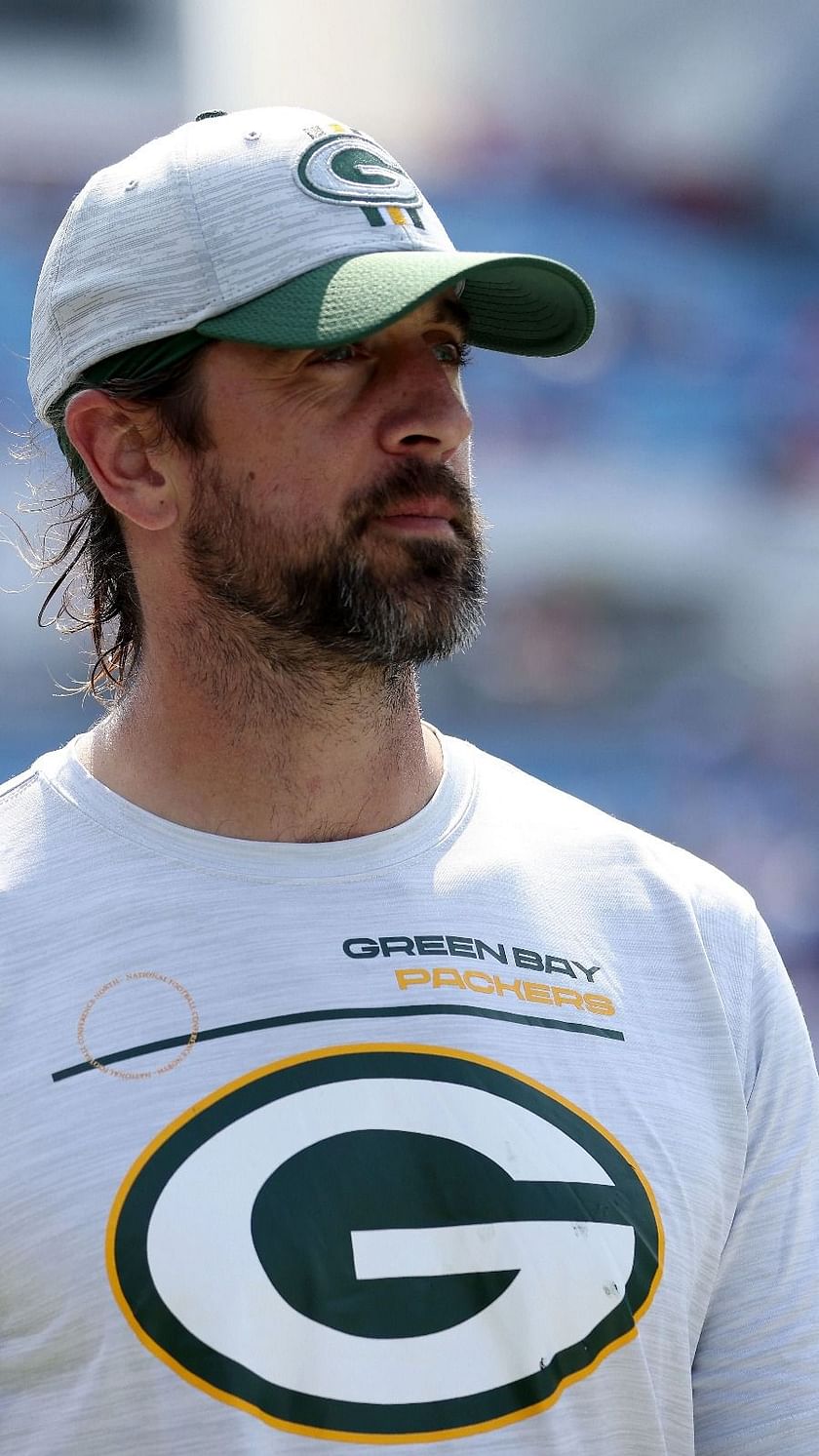 Aaron Rodgers and fiancee Shailene Woodley to live separately