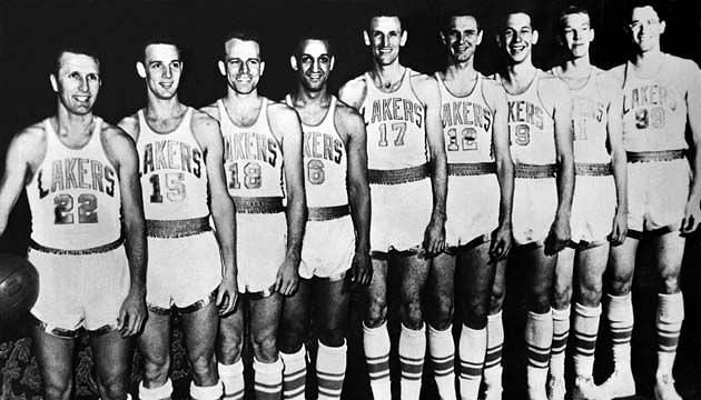 1951-52 Minneapolis Lakers had an average age of 25.94 years.