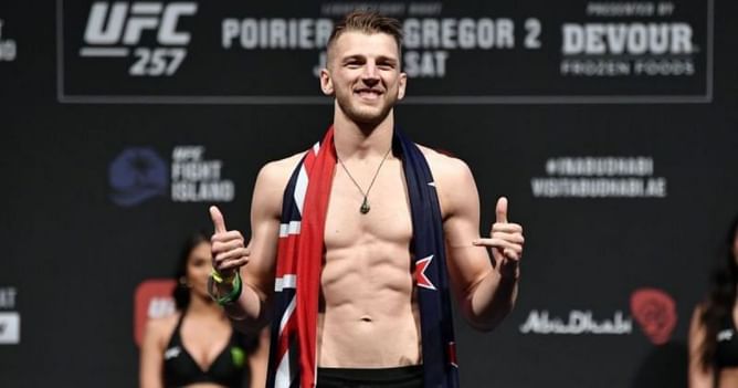 "Police cars have showed up looking for me" - Dan Hooker reveals he's not allowed to train at his own empty gym due to New Zealand's lockdown rules