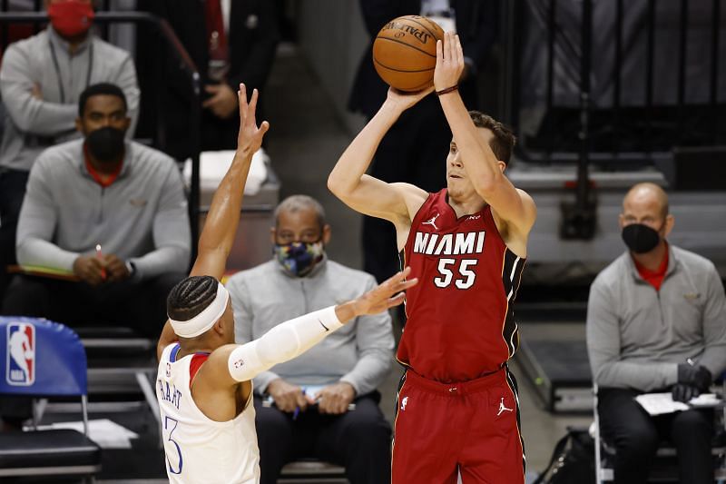 Duncan Robinson #55 of the Miami Heat shoots over Josh Hart #3 of the New Orleans Pelicans
