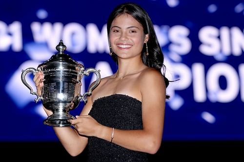 Emma Raducanu with her US Open trophy