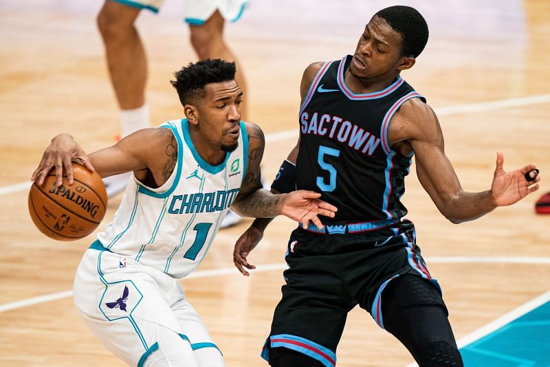 Malik Monk #1 drives to the basket against De'Aaron Fox #5.