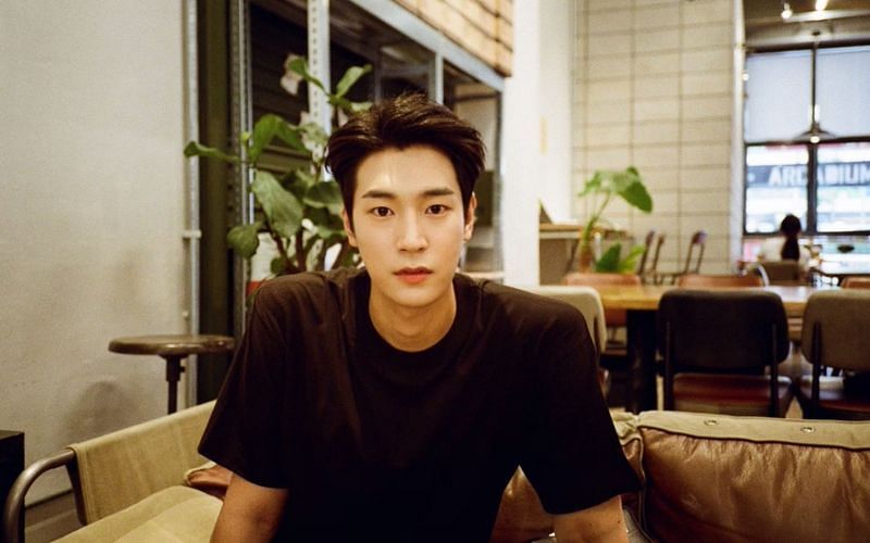 KNK&#039;s Seo-ham leaves group and agency (Image via VLIVE)