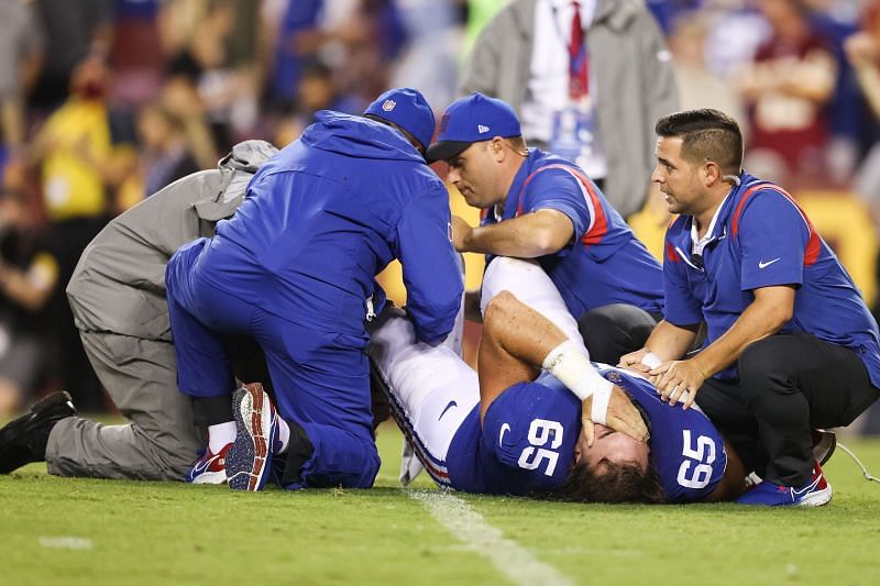 Giants' Nick Gates leaves game on cart after suffering gruesome