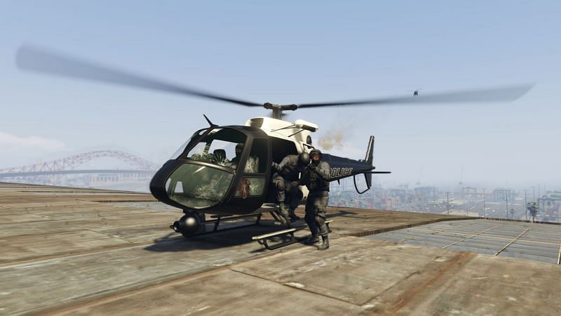Flying a helicopter in GTA 5 can be a fun experience (Image via Rockstar Games)