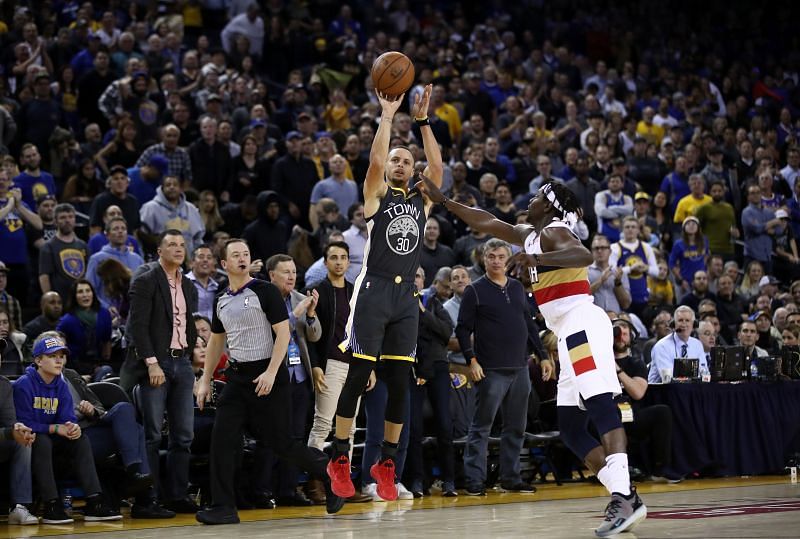 Stephen Curry shoots against the New Orleans Pelicans
