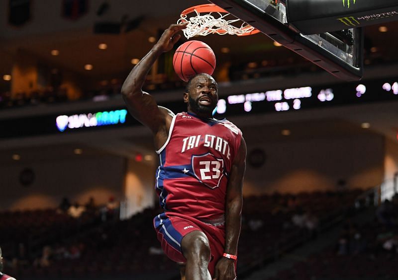 Jason Richardson dunks the ball.