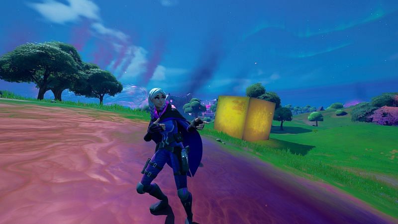 Players can spot the Golden Cube move diagonally in Fortnite Chapter 2 Season 8 (image via Twitter/FortniteMarlin)
