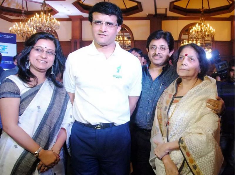 Sourav Ganguly with his mother, his Wife and his brother