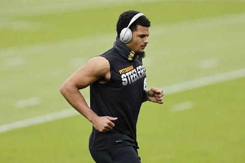 Pittsburgh Steelers star safety Minkah Fitzpatrick is warming up