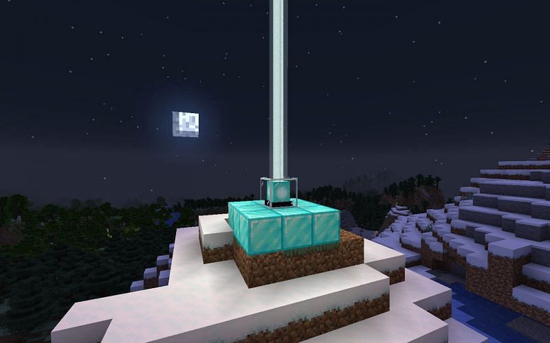 A beacon activated with diamond blocks (Image via Minecraft)