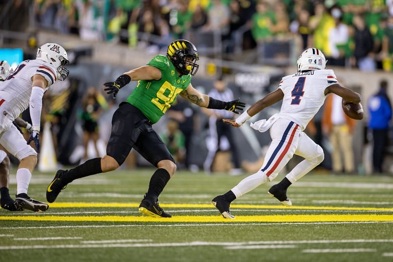 Arizona vs Oregon in an NCAA game