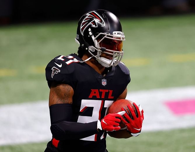 NFL Rumors: Should the New England Patriots consider signing Todd Gurley after James White's season-ending injury?
