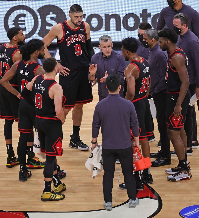 The Chicago Bulls in a huddle with Billy Donovan.