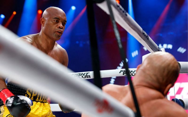 Anderson Silva (left); Tito Ortiz (right)