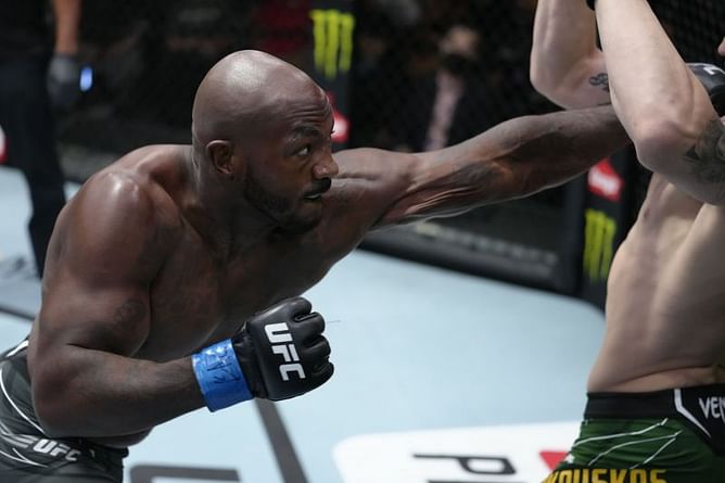 5 times UFC fighters used questionable techniques to their advantage in the octagon
