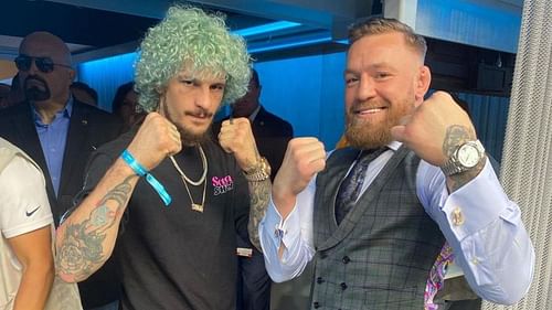 Sean O'Malley meets Conor McGregor at a Dallas Cowboys game [Photo via @sugaseanmma on IG]