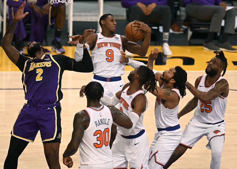 New York Knicks v Los Angeles Lakers