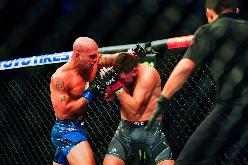 Robbie Lawler took revenge over Nick Diaz by stopping him in the third round of their clash