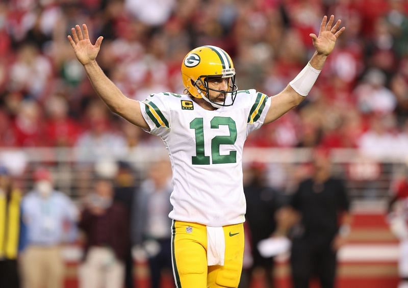 Aaron Rodgers led the Packers in a superb final drive to set up a field goal to beat the 49ers
