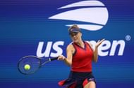 Elina Svitolina hits a forehand against Simona Halep at the 2021 US Open