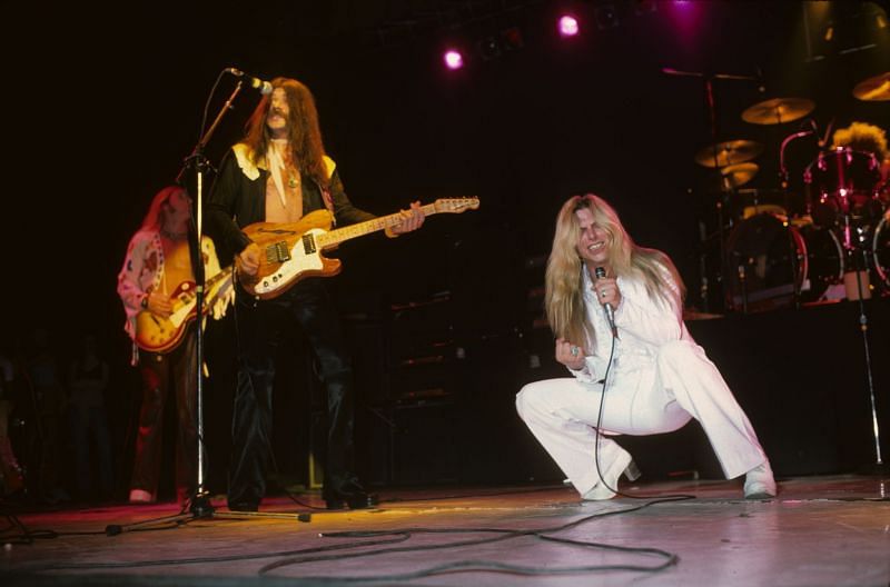 Rickie Lee Reynolds and Jim Dandy performing live on stage. (Image via Getty Images)