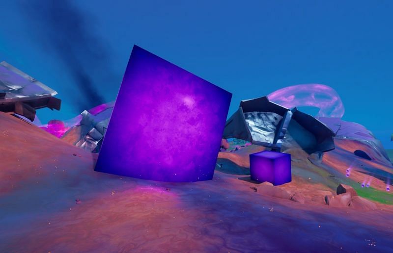 Kevin the Cube is giving birth to smaller cubes on Fortnite island (Image via Twitter/FortTory)