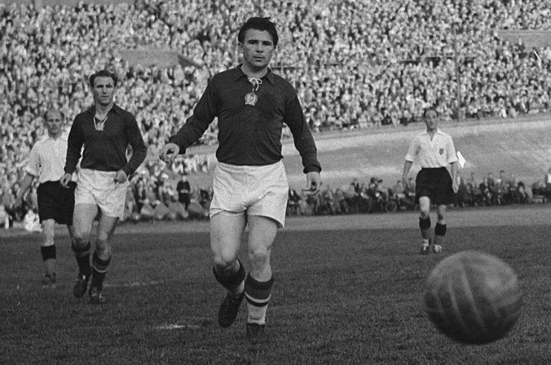 Hidegkuti and Puskas in the 1954 World Cup final.