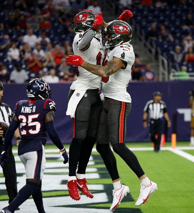 Cowboys vs. Buccaneers: Which team has the better WR trio?