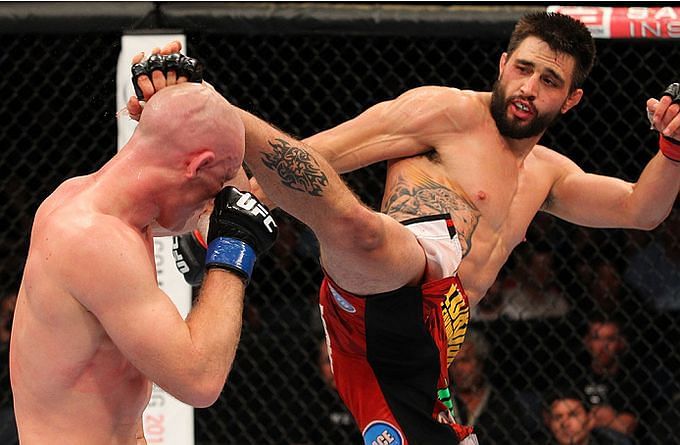 Carlos Condit stuns Martin Kampmann [Photo via @abscbnsports on Twitter]