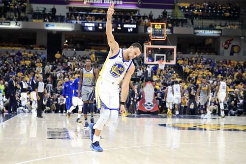 Stephen Curry celebrates a shot vs the Indiana Pacers